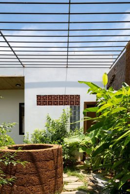 ngoi nha cap 4 chan hoa anh nang va cay xanh mang lai ve yen binh den kho tin o ha noi 5e2ade41c2662